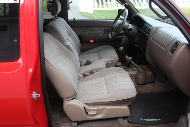 2000 Toyota Tacoma SR5 XtraCab V6 4×4 5-Speed