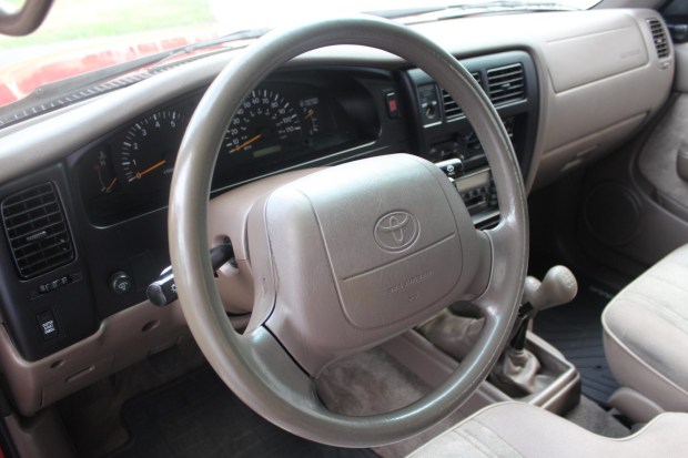 2000 Toyota Tacoma SR5 XtraCab V6 4×4 5-Speed
