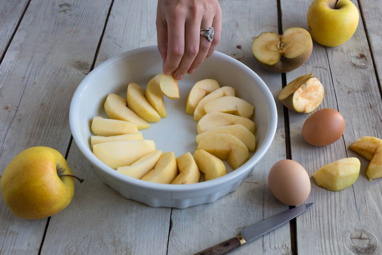Gâteau de Mamy (French Grandmother's Apple Cake)